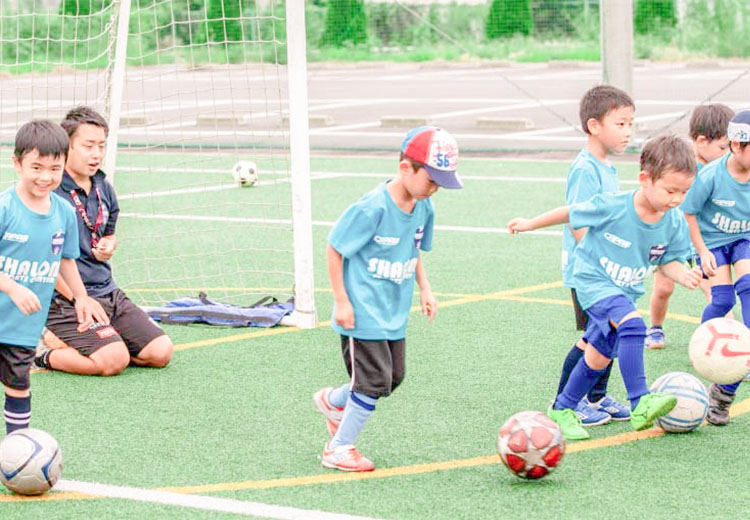 公式 シャロームスポーツセンター 誰でも楽しく学べるサッカースクール 無料体験も実施中です お気軽にお問い合わせください